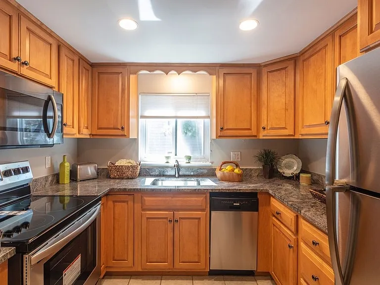 388 Crescent St #4 — Photo 4