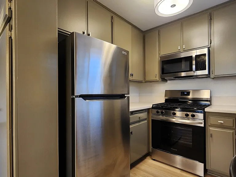 1410 Wellesley Ave #205 — Photo 8