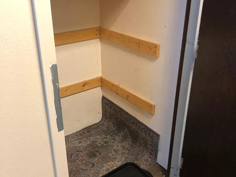 Storage locker in the hallwaty right outside the unit, for storage of sports equipment, suitcases, etc.