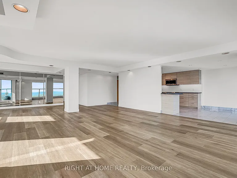 99 Harbour Sq #3008 — Photo 16