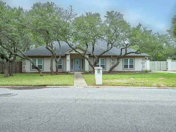 102 Marion Dr, Rockport, TX 78382