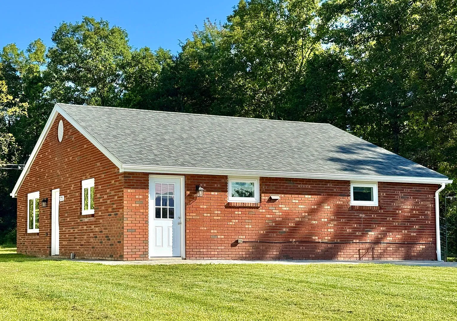 Beautiful One-Bedroom Brick Ranch Minutes from Saugerties Village! — Photo 1