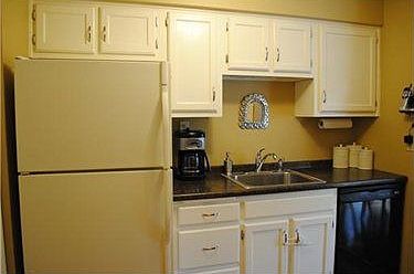 5th image of 305 Canterbury Ct
