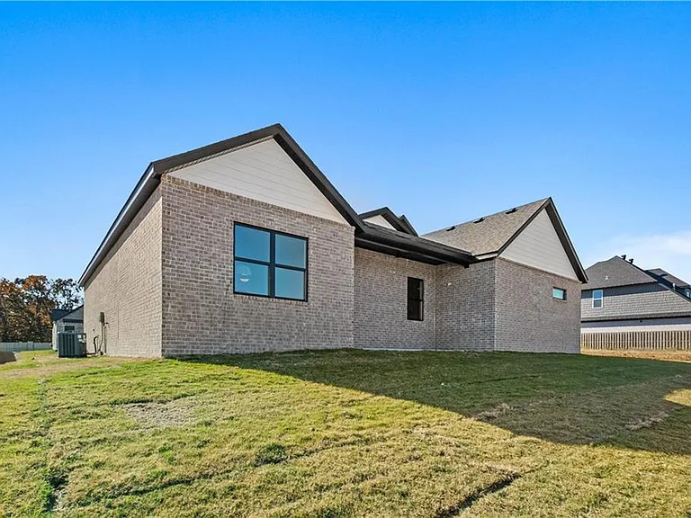 1810 Peacock Rd — Photo 25