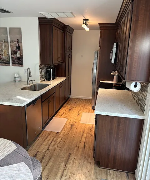 1028 Marina Dr — Photo 3