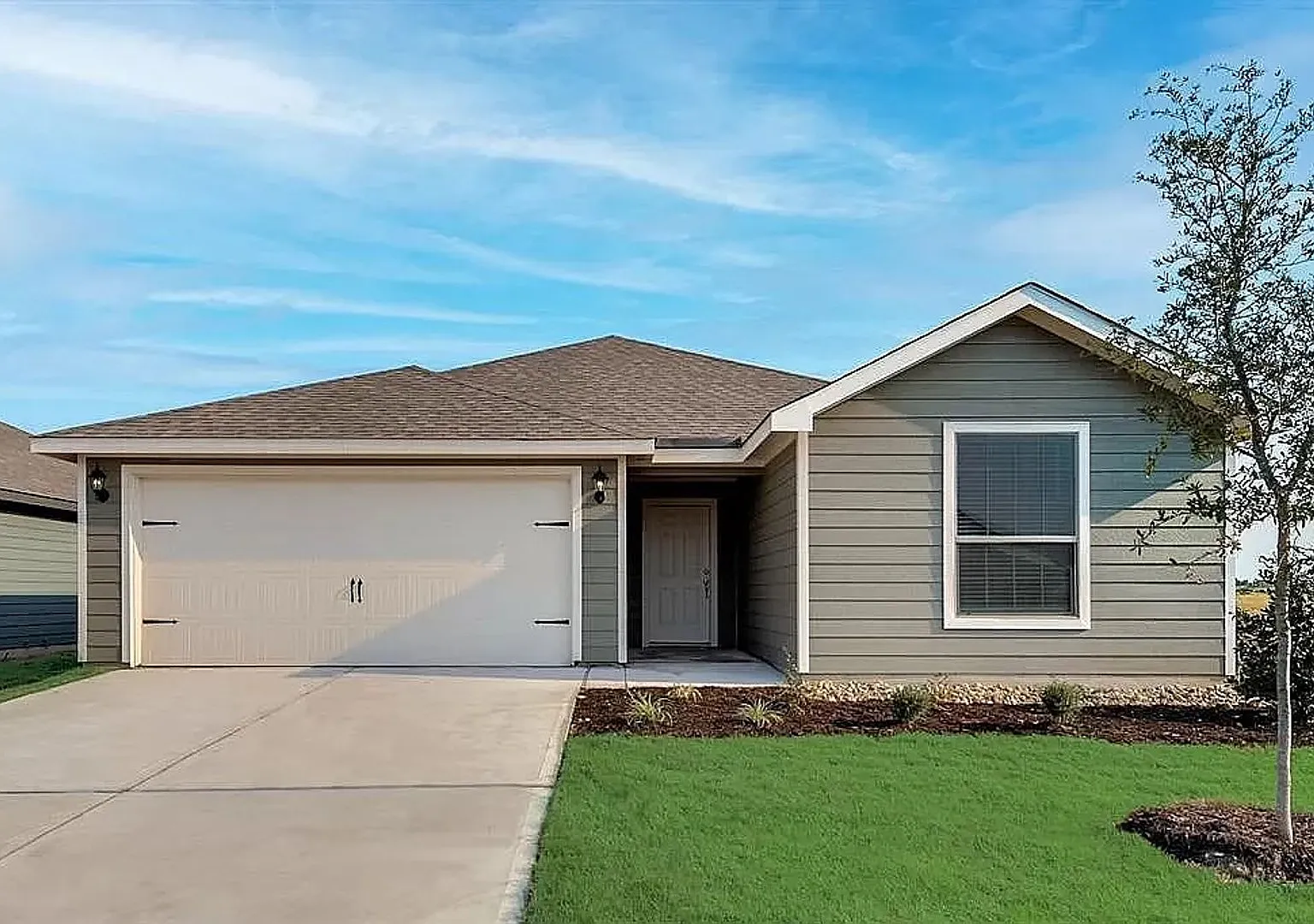 Room in 4 Bedroom Home at Musselshell Dr — Photo 2