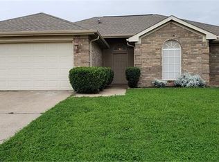 1008 SW Hillside Dr, Burleson, TX 76028