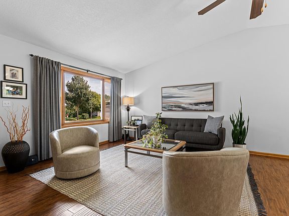 5th image of 4212 Sapphire Ln NW