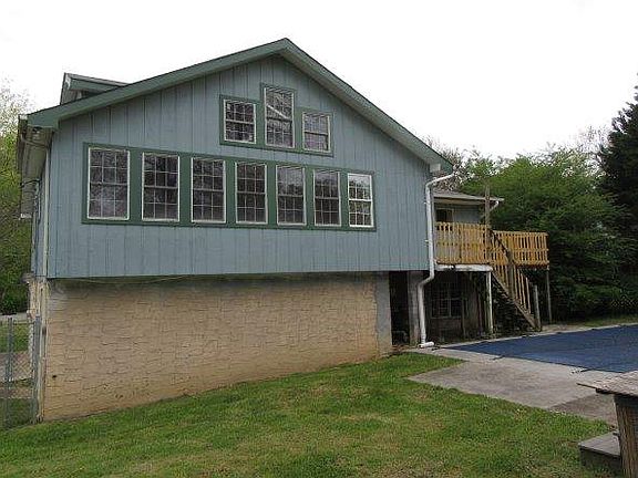 2nd image of 60 E Sharon Cir