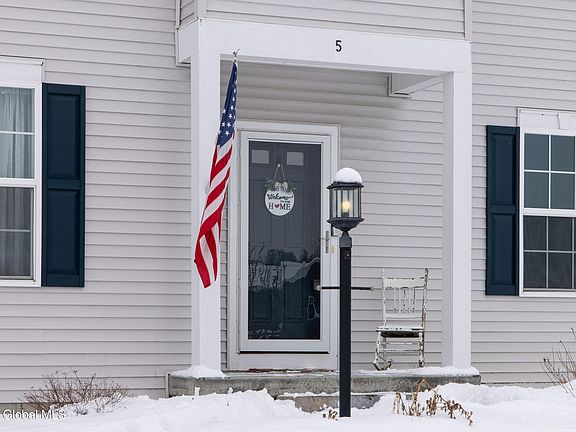 4th image of 5 Winterberry Lane