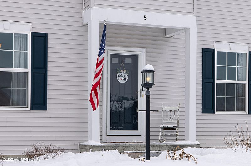 4th image of 5 Winterberry Lane