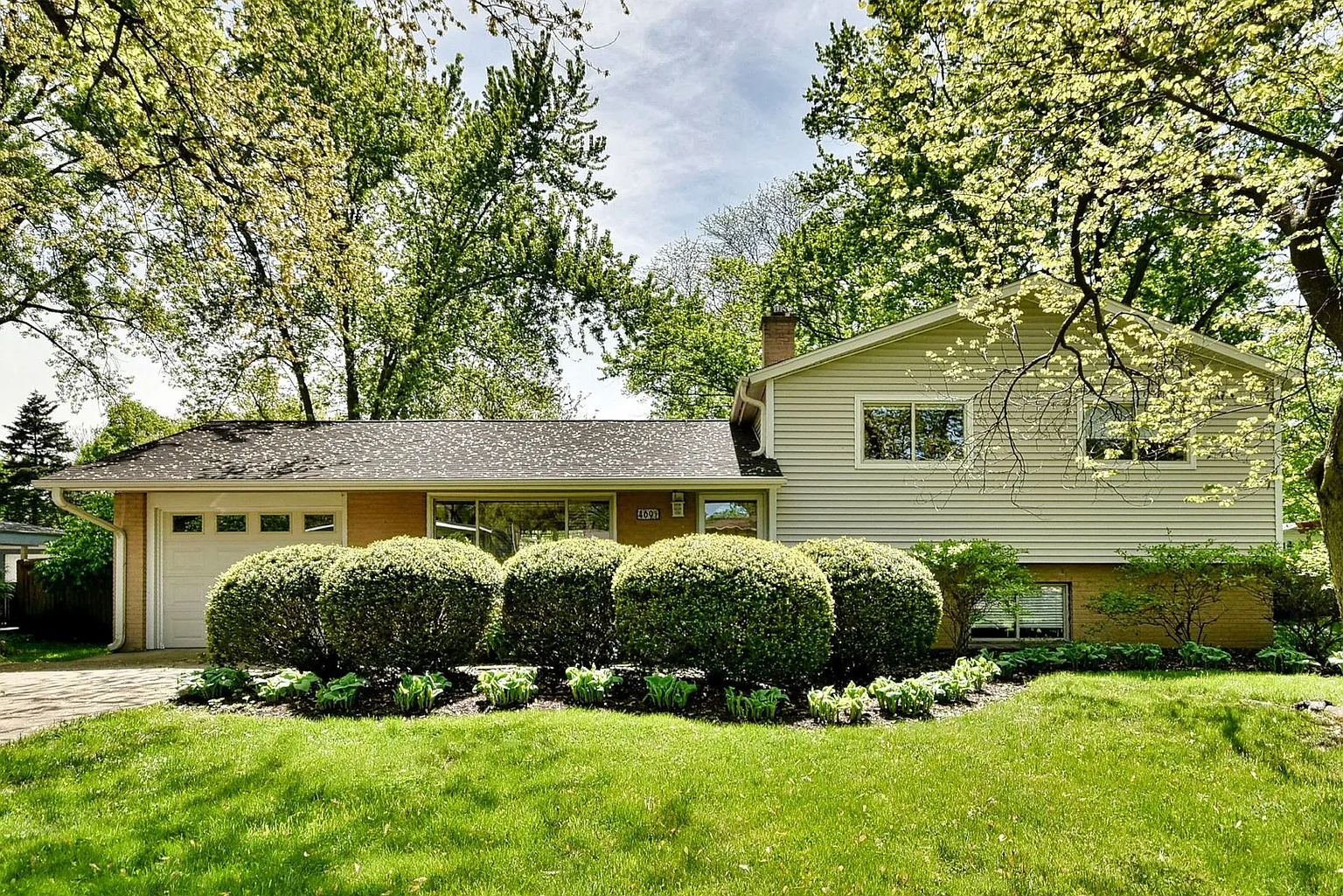 22W469 Birchwood Dr photo 1
