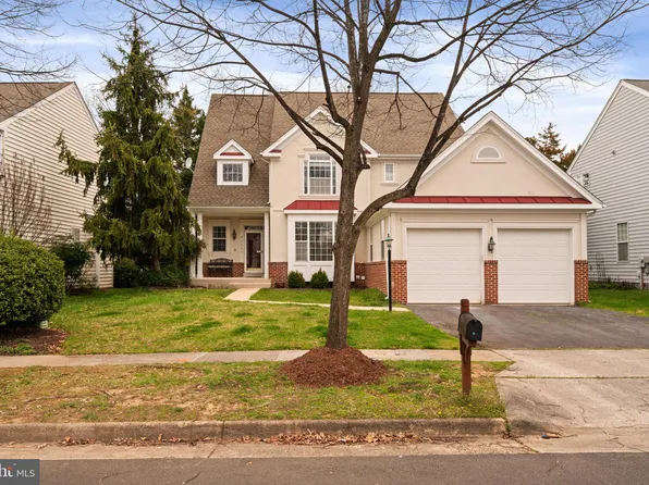 43232 Darkwoods St, Chantilly, VA 20152