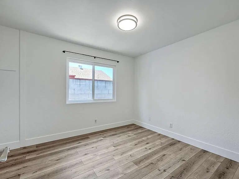 2436 Luther St — Photo 10