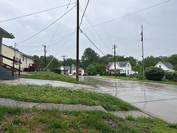 5th image of 612 Maple Ave