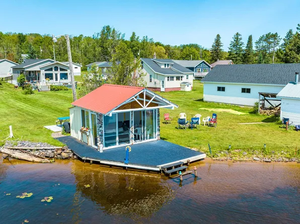 42714 Lakeshore Dr, Chassell, MI 49916