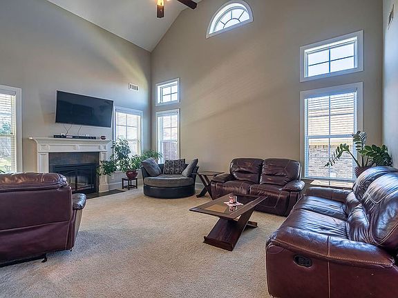 3rd image of 470 Weyanoke Dr