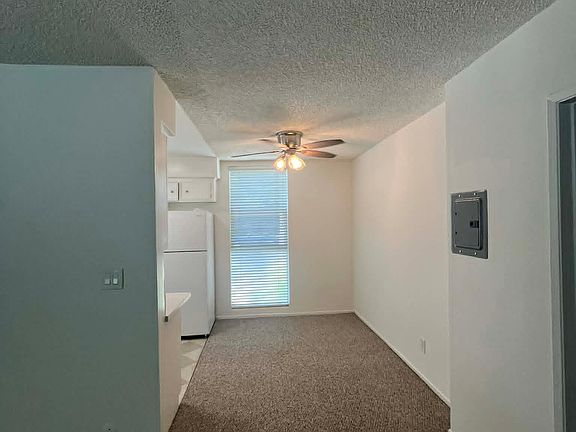 3rd image of 522 N Sweetzer Ave