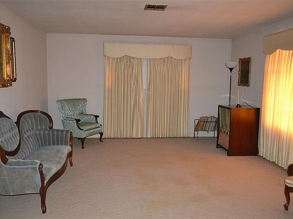 2nd image of 625 Carver Ave