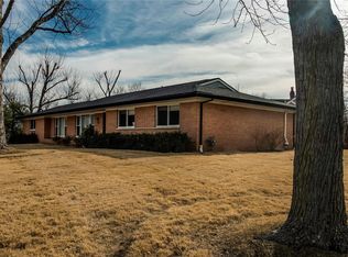 8 Ridgegate Dr, Saint Louis, MO 63132