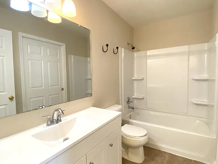 2 bed, 1.0 bath, 900 sqft, $1,195 — Photo 8