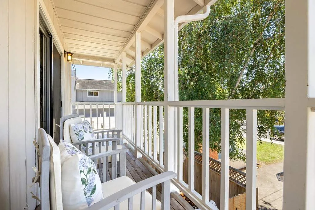 2 bed, 1200 sqft, $4,900 — Photo 3