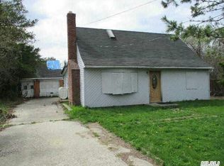 1654 N Thompson Dr, Bay Shore, NY 11706