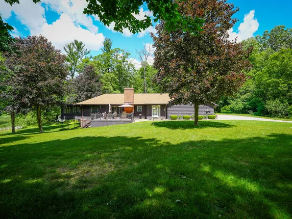 9411 Maple Hill Rd, Howard City, MI 49329