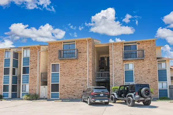 3 bed, 1232 sqft, $2,700 — Photo 1