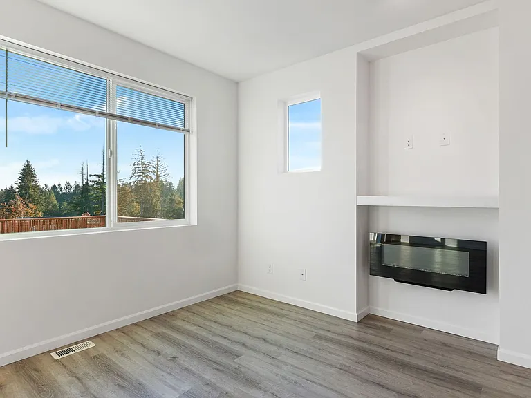 1061 Ebbets Dr SW — Photo 10