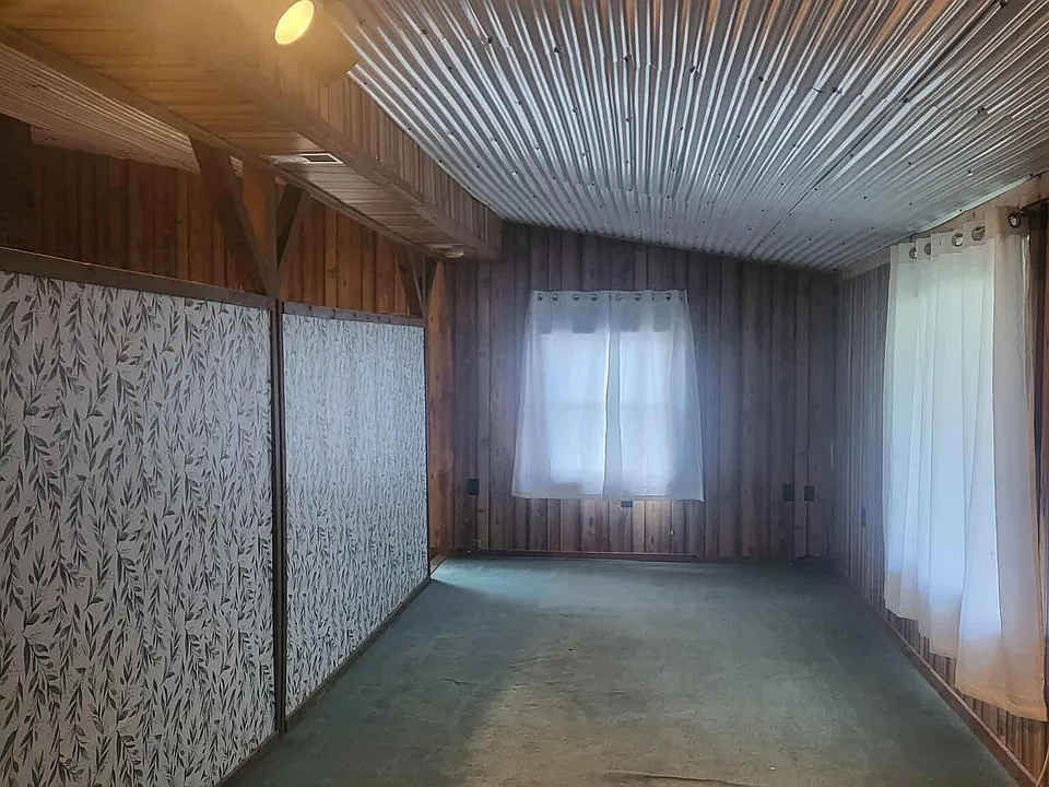 100 East St #3