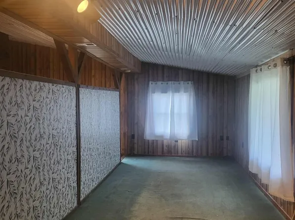 100 East St APT 3, Portersville, PA 16051