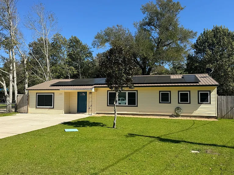 109 Reed Rd — Photo 1