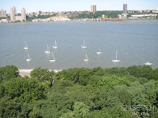 Rented by 24 7 NYC Realty Inc. | media 42