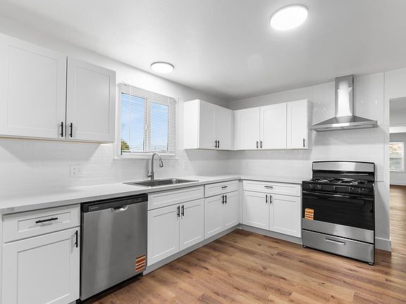 2nd image of 900 W Mount Whitney Ave