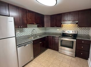 527 N Quentin Rd #104, Palatine, IL 60067