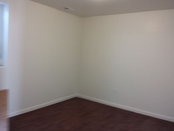 4th image of 186 S Yates Way