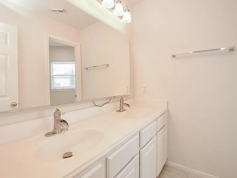 2715 Sunnycreek Ln — Photo 17