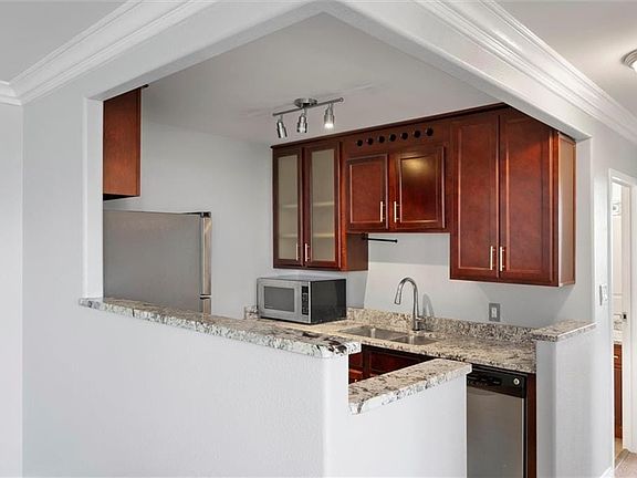 4th image of 700 E 8th St Unit 15T