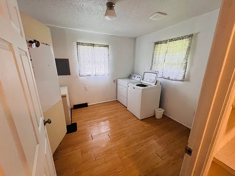 502 Meadowmere St — Photo 9