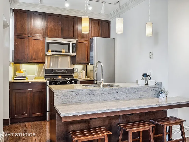 2026 N Burling St #307 — Photo 5