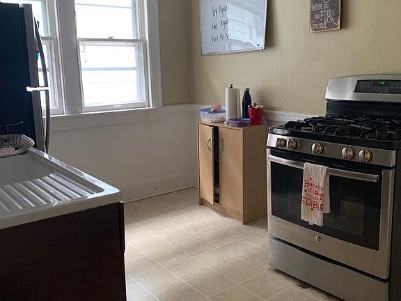 5th image of 2947 N Oakland Ave #2