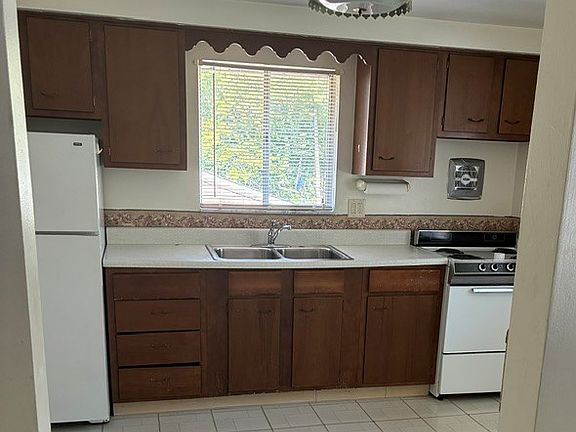 3rd image of 322 Pointview Rd APT 2