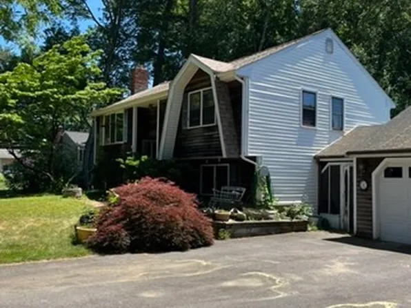 35 McKeon Dr, North Attleboro, MA 02760