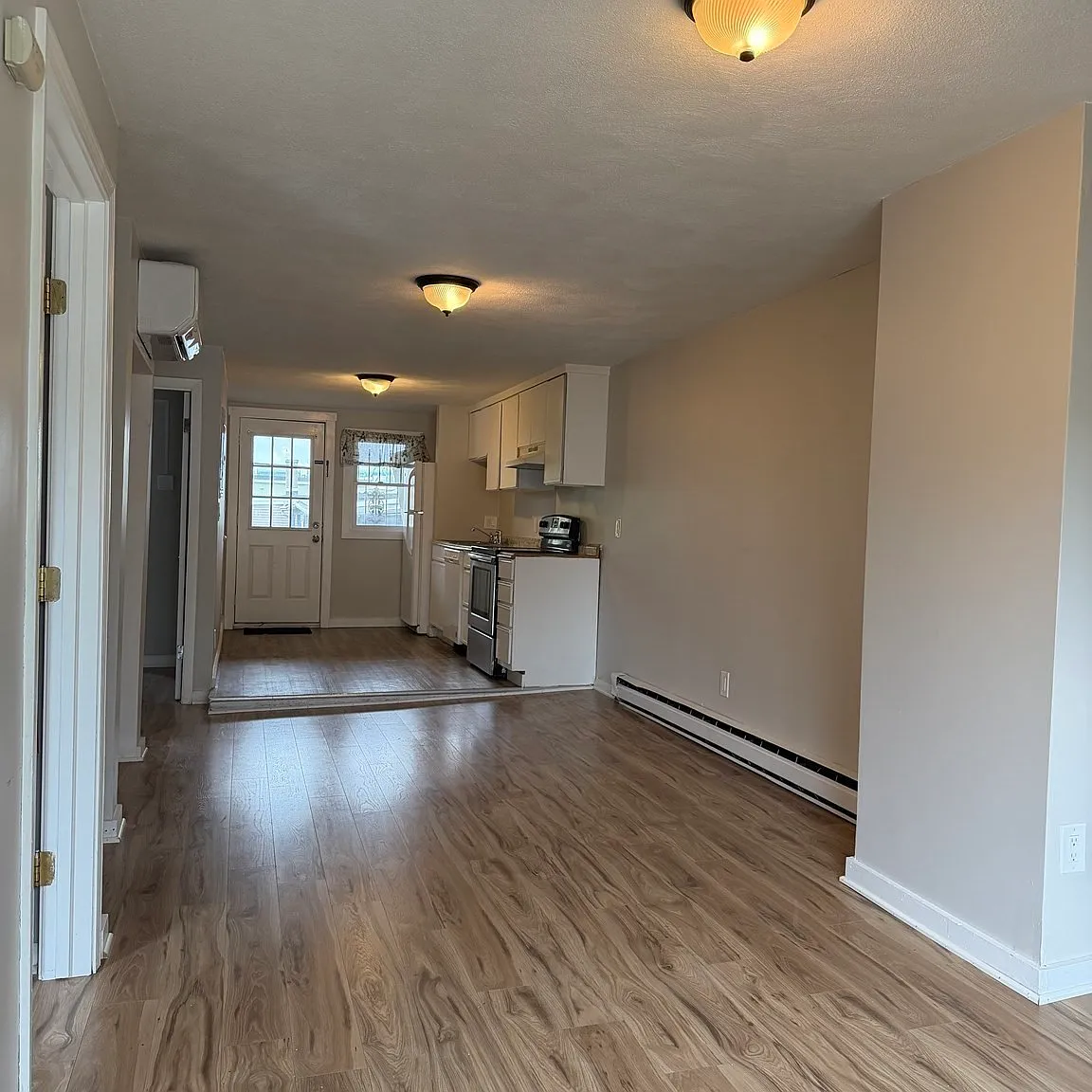 2 bed, 1.0 bath, 1000 sqft, $2,500 — Photo 2