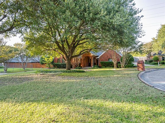 2nd image of 809 Lake Meadows Cir
