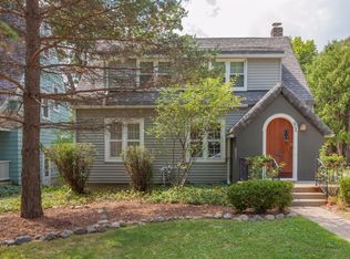 906 Edgewood Pl, Ann Arbor, MI