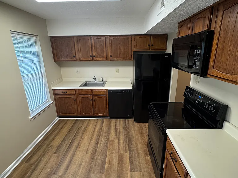 1510 Heritage Hill Dr — Photo 3