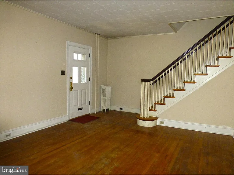 209 S 7th Ave — Photo 3