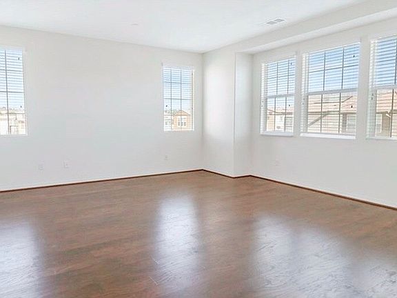4th image of 24276 Verdugo Cir